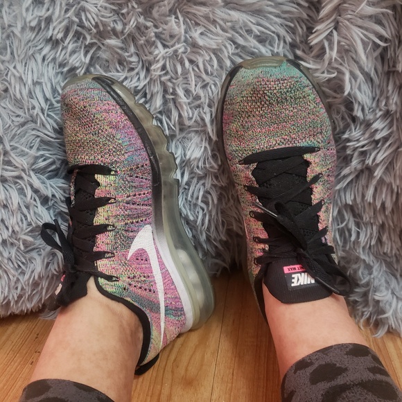 NIKE | Women's Multi-Colored Flyknit Max! - Picture 7 of 8